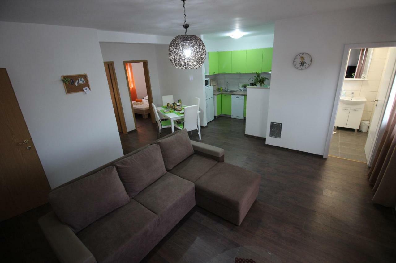 Apartmani Irena 诺维·维诺多尔斯基 外观 照片